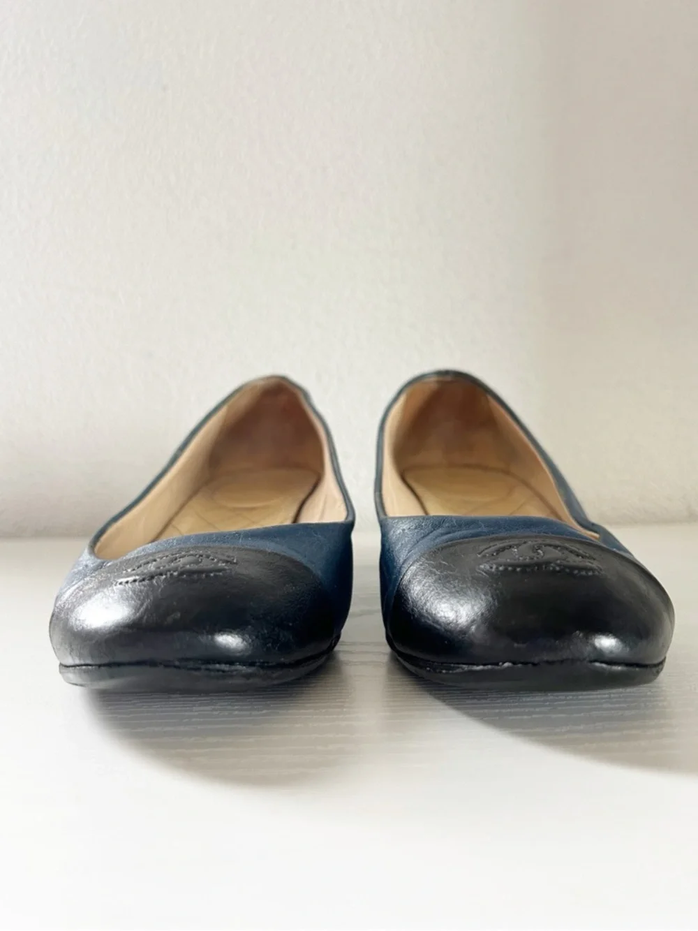 Chanel Vintage Two Tone CC Cap Toe Leather Pumps Size EU 37.5